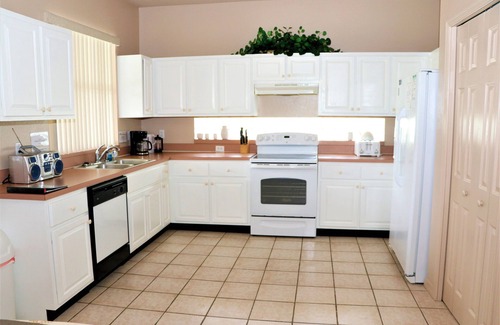 Sunset Lakes House | DISCOUNTED RATES! - Preferred Vacation Home Ten Minutes from Disney !