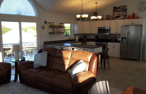 Emerald Isle House | Discounted Rates Through The End Of The Year! Enjoy The Beach And Save Money!