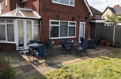 Marston Green House | Discounts, Contractors, Free Parking, WIFI, SMART TVs - NEC, HS2, BHX