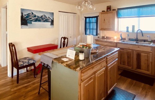 Gateway House | Discounts For AK Locals & Traveling Teams! Comfy Cozy AK Haven W Great Sky View