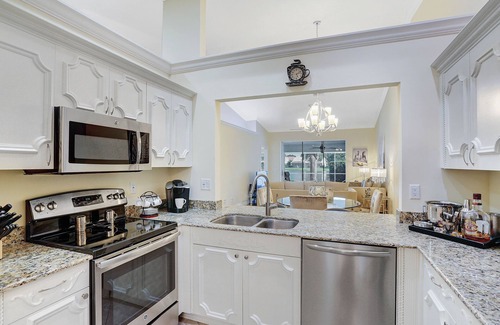 North Naples Villa | Discounts for Spring/Summer! Amazing villa private pool, tranquil lake views!