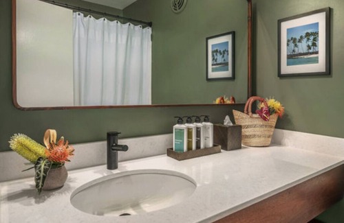 Historic Kailua Village Hotel | Discover a Stay with Built-in Island Calm: Pool, Yoga, Bikes & Explore Parks