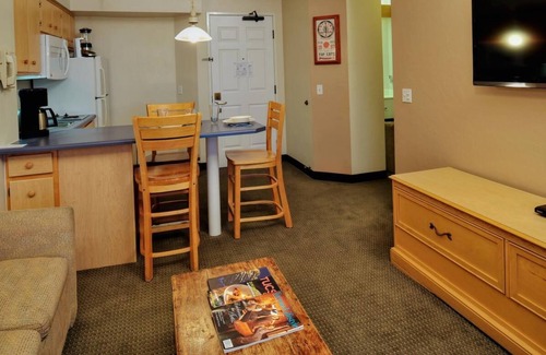 Palo Verde House | Discover Budget Stay @ Heart of Tucson: 4 Large Units Near Pima Space Museum!