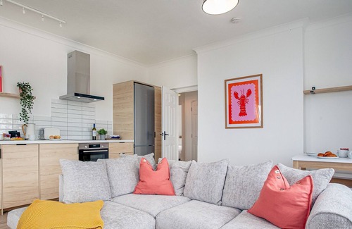 Westward Ho Cottage | Discover coastal bliss at Spindrift – a stylish, two-bedroom apartment in Westward Ho.