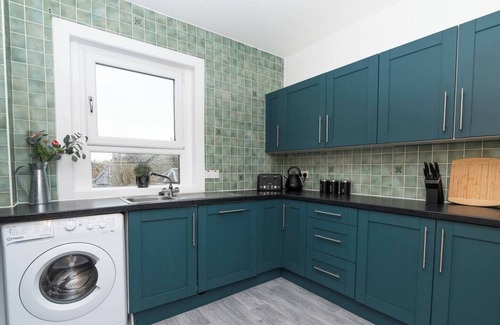 Dunfermline Apartment | Discover comfort at our 2-bedroom home in Dunfermline, offering 3 beds for a relaxing stay