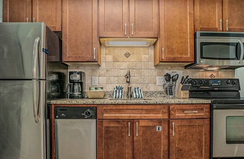 Cherry Grove Beach Resort | Discover Family Fun & Memories at Wyndham Towers on the Grove- 2 Dlx. Boulevard