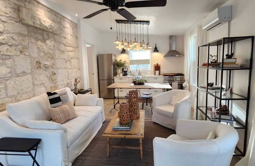 Fredericksburg House | Discover Fredericksburg charm in the middle of the most gorgeous wineries