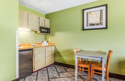 Poulsbo Resort | Discover Historic Poulsbo! Kitchenette, Free Onsite Parking
