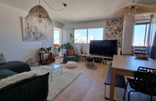 7th Arrondissement Apartment | Discover Marseille by the sea in this superb apartment