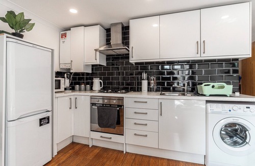 West Kensington Apartment | Discover Plotseeker’s Centrally-Located 1-Bedroom Apartment