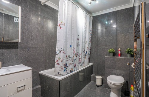West Kensington Apartment | Discover Plotseeker’s Centrally-Located 1-Bedroom Apartment
