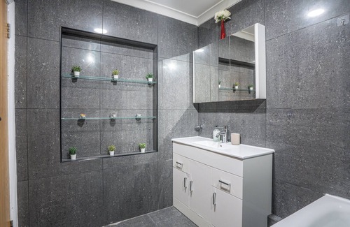 West Kensington Apartment | Discover Plotseeker’s Centrally-Located 1-Bedroom Apartment