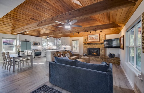 Marietta Cabin | Discover relaxation in Marietta's cozy 3-bedroom cabin near WinStar