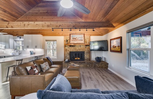 Marietta Cabin | Discover relaxation in Marietta's cozy 3-bedroom cabin near WinStar