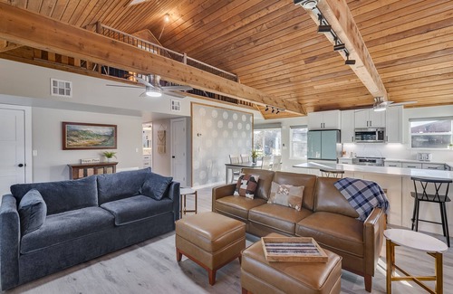 Marietta Cabin | Discover relaxation in Marietta's cozy 3-bedroom cabin near WinStar