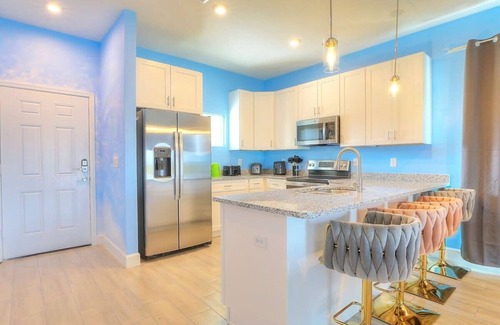 Bridgewater Crossing House | Discover Serene Fishing @Lakeside Themed 4BR