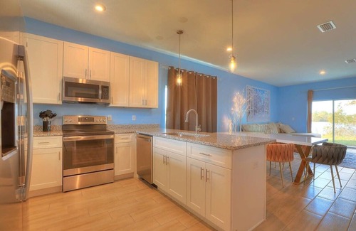 Bridgewater Crossing House | Discover Serene Fishing @Lakeside Themed 4BR