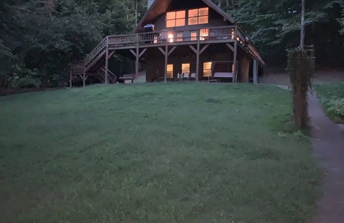 Eddyville House | Discover serenity on Lake Barkley, your perfect 3-bedroom retreat in Eddyville