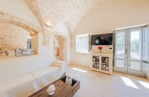 Ceglie Messapica Villa | Discover the authentic beauty of Puglia in a trullo with a private pool