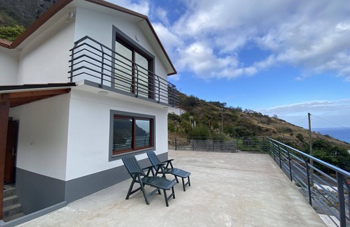 Porto da Cruz Villa | Discover the beauty of Penha D'Águia Villa