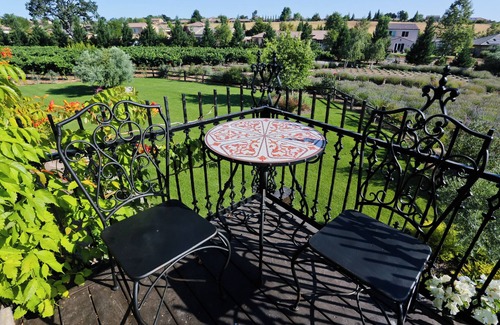 Templeton Apartment | Discover the charm of wine country at the Briarwood one-bedroom apartment!