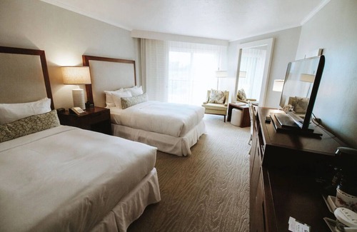 Hanamaulu Hotel | Discover the magic of Kauai! 2 Garden View Units! Onsite Pool!