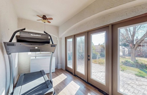 Las Cruces House | Discover the perfect blend of comfort in our upscale short-term rental
