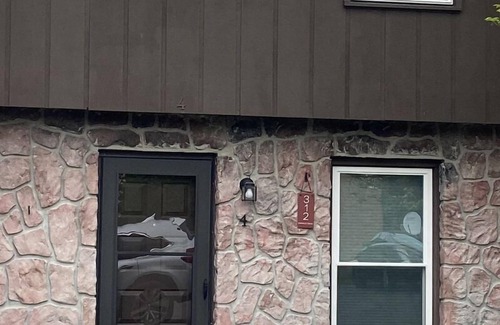 Bristol Condo | Discover the sights and sounds of Bristol….New Renovated Townhouse