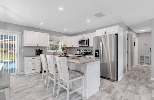 Oakland Hills House | Discover the welcoming golf community of Rotonda West in this beautifully styled home