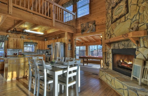 Ellijay Cabin | Discover Treetop Getaway -Pet-friendly retreat with panoramic mountain views, hot tub, firepit, fenced yard, WiFi, and a game-room