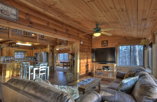 Ellijay Cabin | Discover Treetop Getaway -Pet-friendly retreat with panoramic mountain views, hot tub, firepit, fenced yard, WiFi, and a game-room