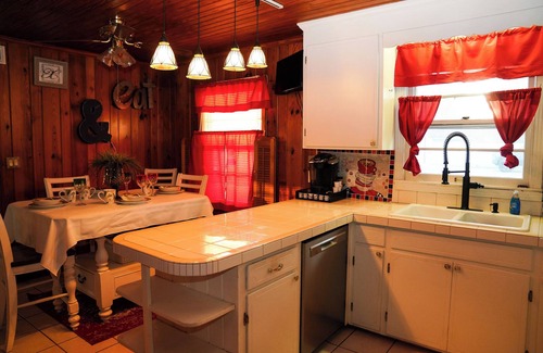 Milton House | Discover Your Cozy Comfort in Historic Downtown Milton, Florida & River Walk