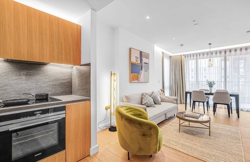St. Pancras and Somers Town Apartment | Discovering London Wonder