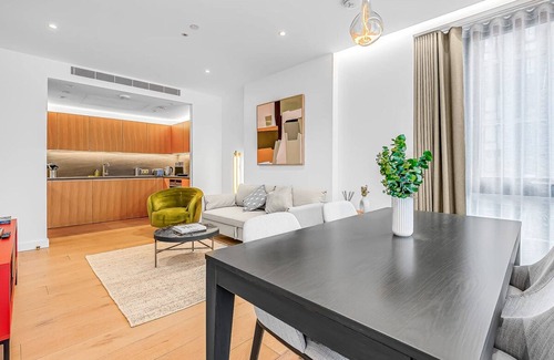 St. Pancras and Somers Town Apartment | Discovering London Wonder