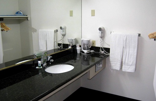 Midvale Hotel | Discovery Inn