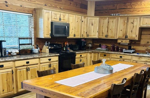 Kite Cabin | Discovery Woods Cabin | Hot Tub | Private Lake | Wonderful Star Gazing