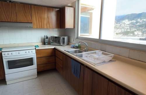 Costera Acapulco Condo | Disfruta de la Comodidad y Elegancia en el Corazón de Acapulco