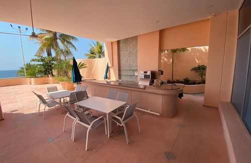 Costera Acapulco Condo | Disfruta de la Comodidad y Elegancia en el Corazón de Acapulco