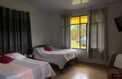 Villa Tunari House | Disfruta de unas vacaciones familiares en nuestra casa con piscina privada.