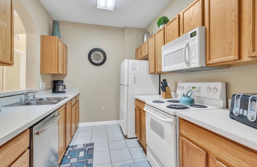 Windsor Hills Resort | Disney 2 miles w/Heated Pool, water park, basketball tennis courts, game room