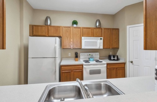 Windsor Hills Resort | Disney 2 miles w/Heated Pool, water park, basketball tennis courts, game room