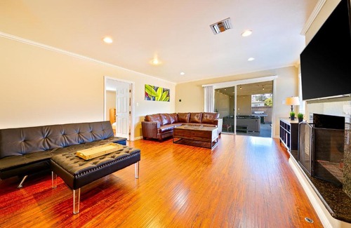 Anaheim Colony Historic District House | Disney Getaway