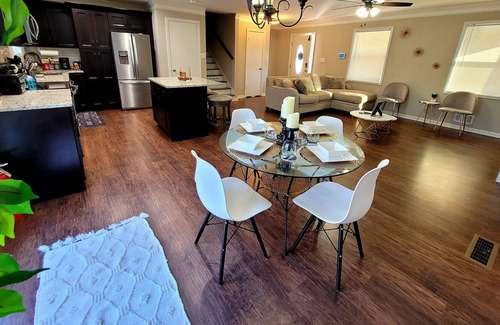 Conyers House | DISNEY+ HBO MAX, PRIVATE POOL, KING BED, E-ATLANTA