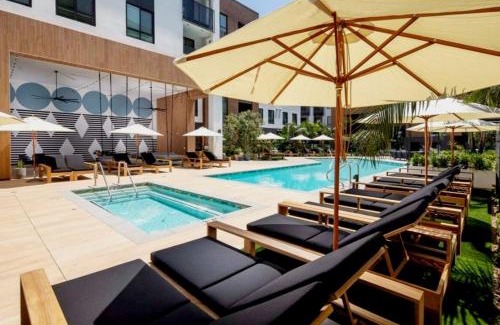 Stanton Apartment | Disney, Knott's, Hot Tub, 24hr Gym, Parking, Wi-fi