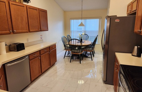Lakeside Estates Villa | Disney Orlando Lake 4 Bed Luxury Pool Villa