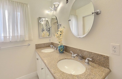 Santa Ana Villa | Disneyland,6B/3.5b/3K+5Q beds/High Wifi/2400sqft
