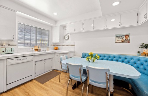 Fullerton House | Disneyland close, 14 guest family home with pool!
