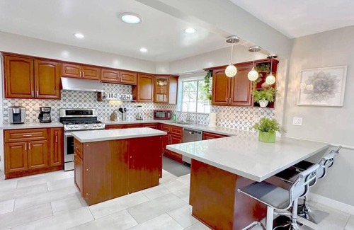 Southwest Anaheim Villa | Disneyland/Knott's, 5 BR, 2 BA, Pool/Spa/Game