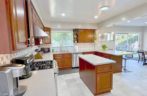 Southwest Anaheim Villa | Disneyland/Knott's, 5 BR, 2 BA, Pool/Spa/Game