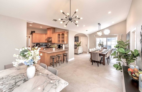 Sherwood Forest and Thistle Development House | Disneyland/Knott's, 6BR, 4BA, 3000 sqft, No Tax